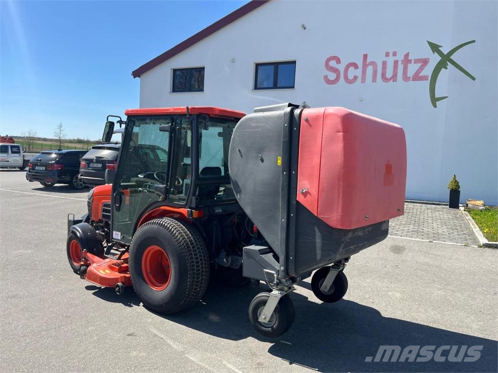 Kubota B3030, Rasenmähertraktor Pealseistavad niidukid