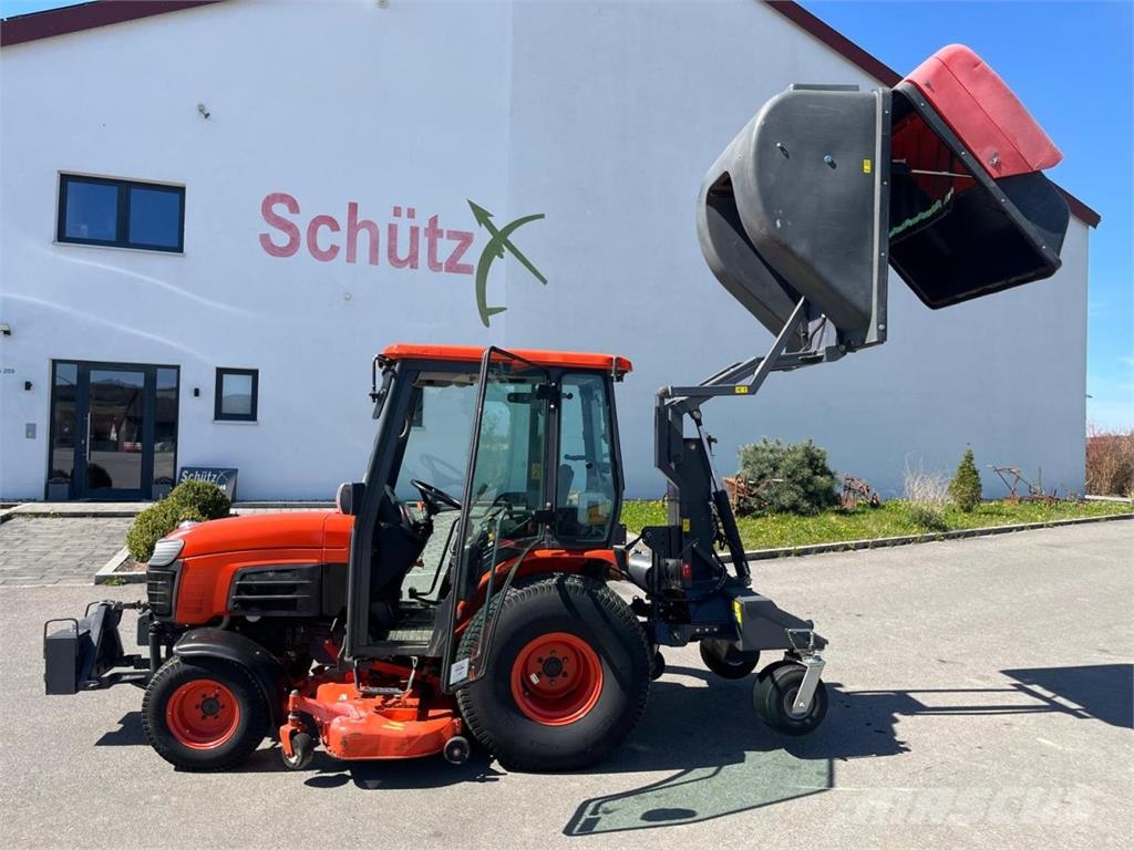 Kubota B3030, Rasenmähertraktor Pealseistavad niidukid