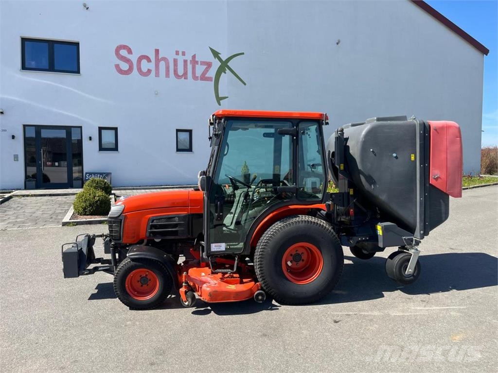 Kubota B3030, Rasenmähertraktor Pealseistavad niidukid