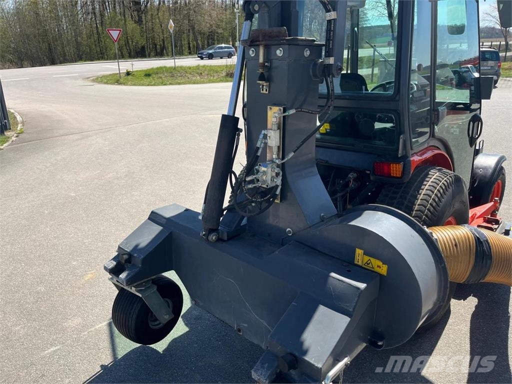 Kubota B3030, Rasenmähertraktor Pealseistavad niidukid