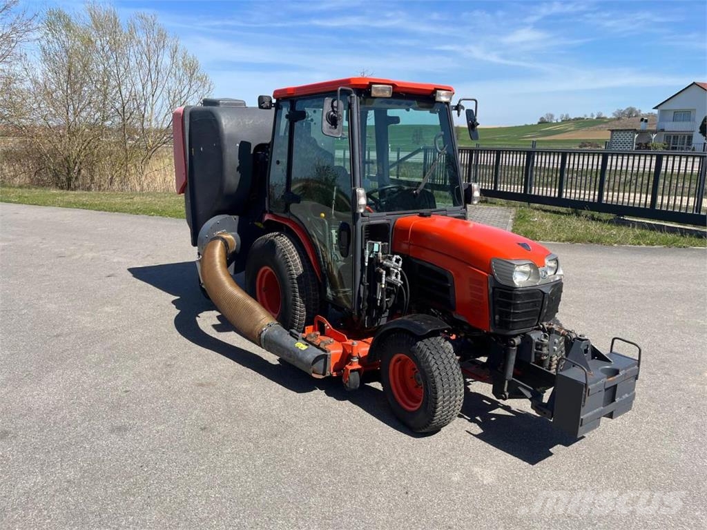 Kubota B3030, Rasenmähertraktor Pealseistavad niidukid