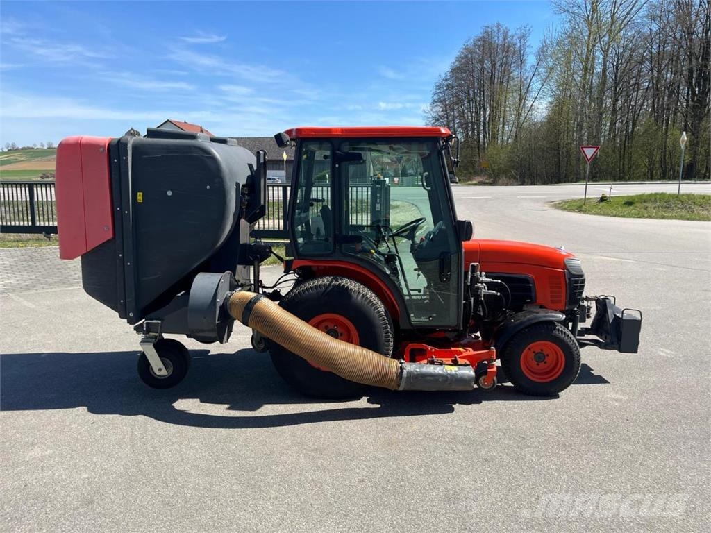 Kubota B3030, Rasenmähertraktor Pealseistavad niidukid