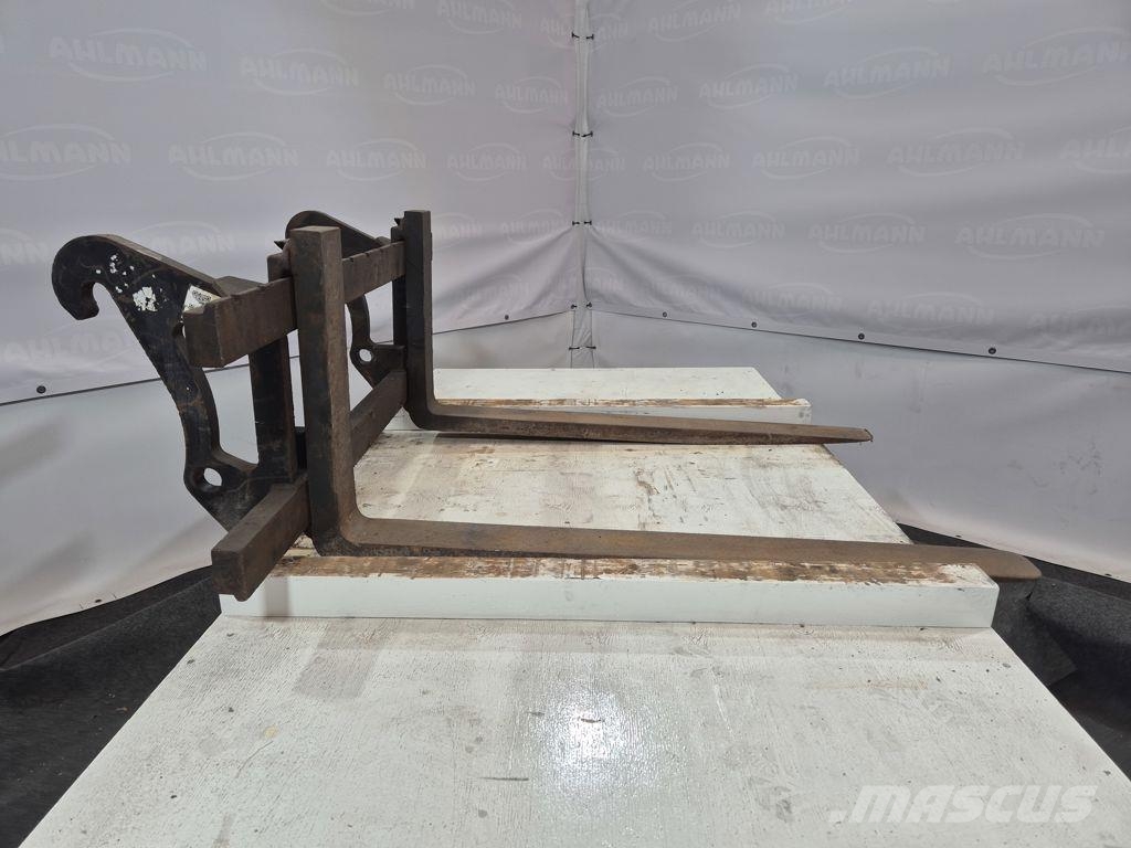 CAT 906H Palletvorkinstallatie Gafler