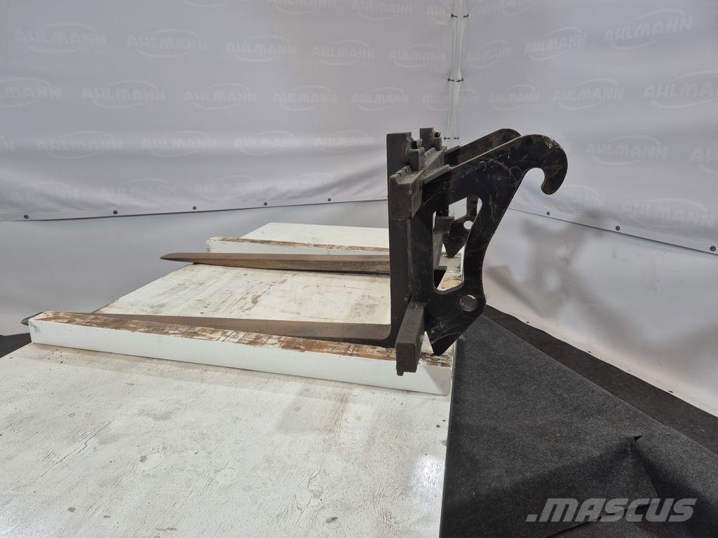 Palletvorkinstallatie CAT 906H Вилки