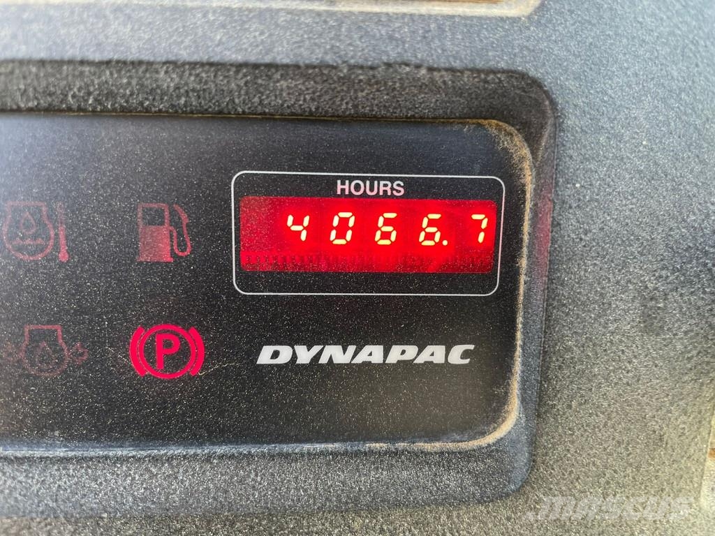Dynapac CA302PD مداحل أحادية الأسطوانة