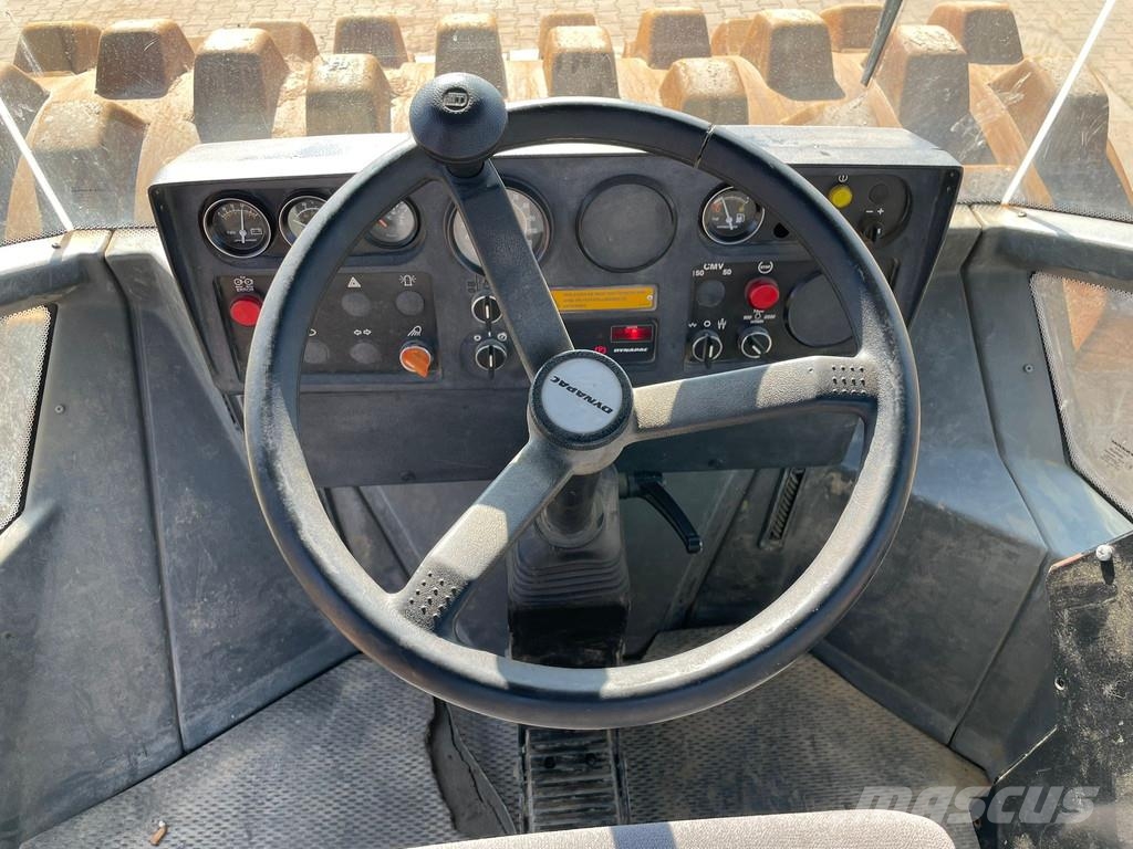Dynapac CA302PD مداحل أحادية الأسطوانة