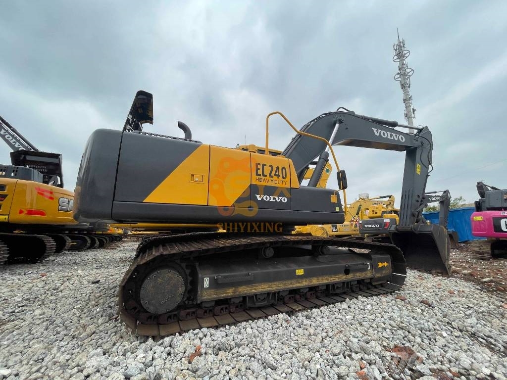 Volvo EC 240 B حفارات زحافة