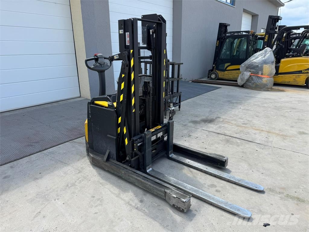 Toyota SWE120XR 行走式堆垛机
