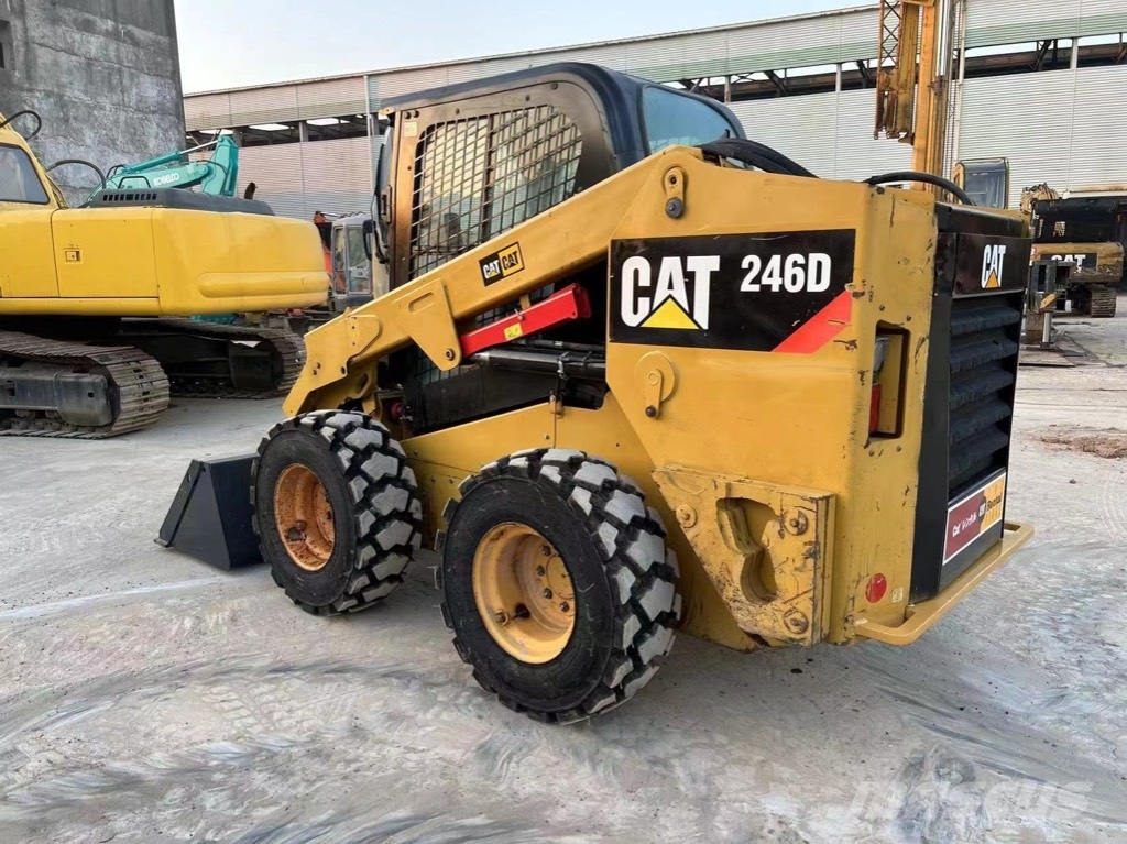 CAT 246 D Φορτωτάκια