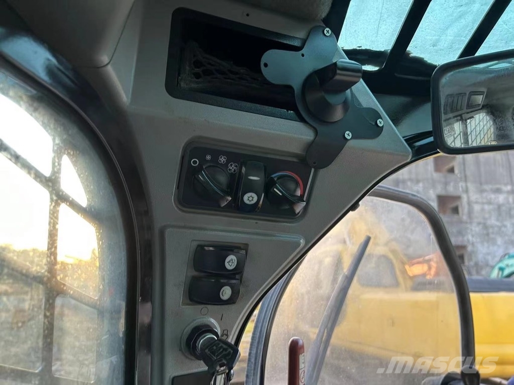 CAT 246 D Φορτωτάκια