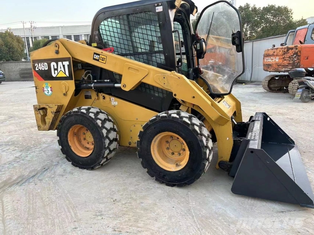 CAT 246 D Φορτωτάκια