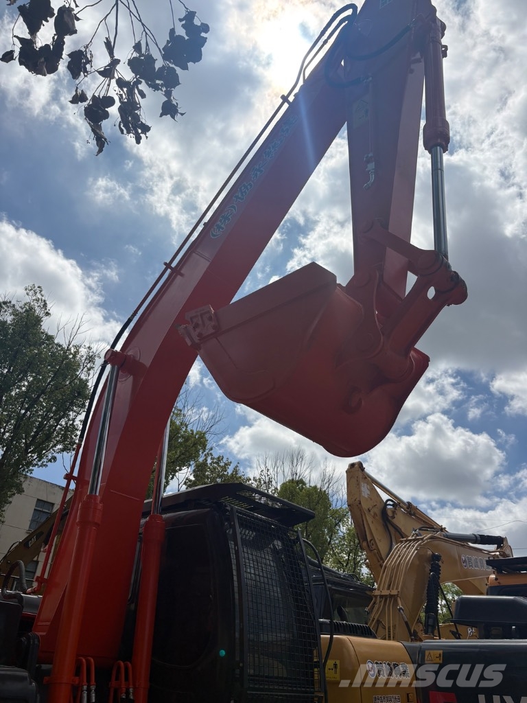 Hitachi ZX 200 Εκσκαφείς με ερπύστριες