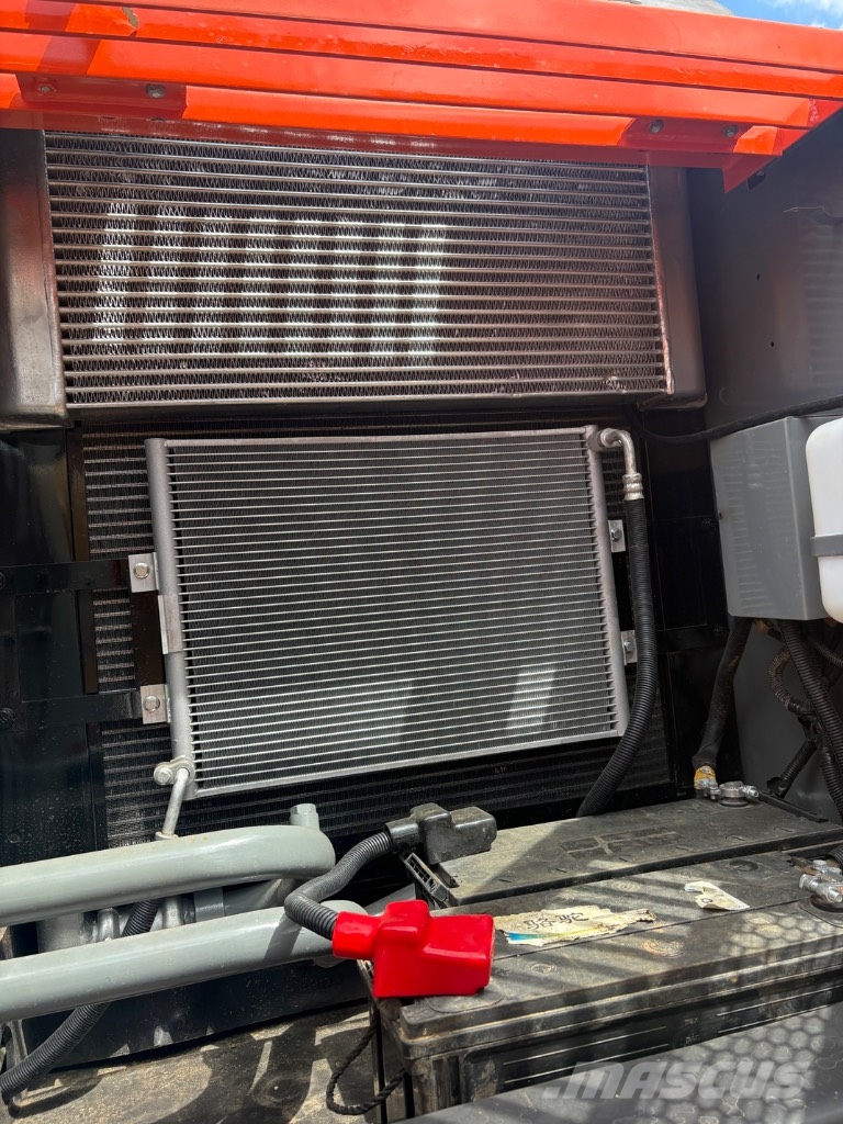 Hitachi ZX 200 Εκσκαφείς με ερπύστριες