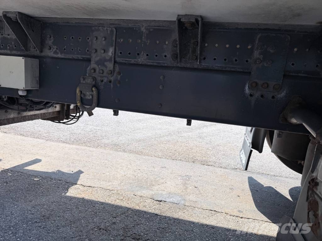 Scania P320 6x2*4 Carrier Supra 1250 Mt 9.80 m Camiones con temperatura controlada