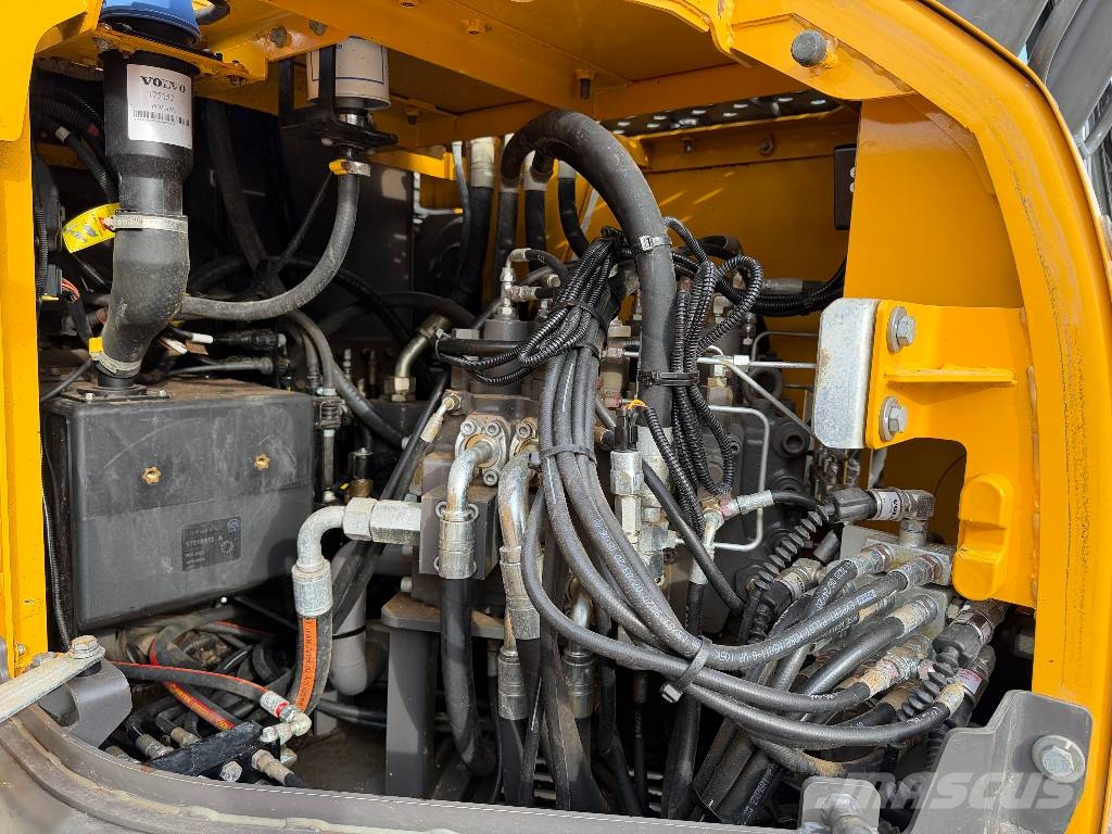 Volvo ECR 235 E Roomikekskavaatorid