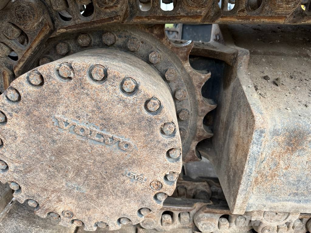Volvo ECR 235 E Roomikekskavaatorid