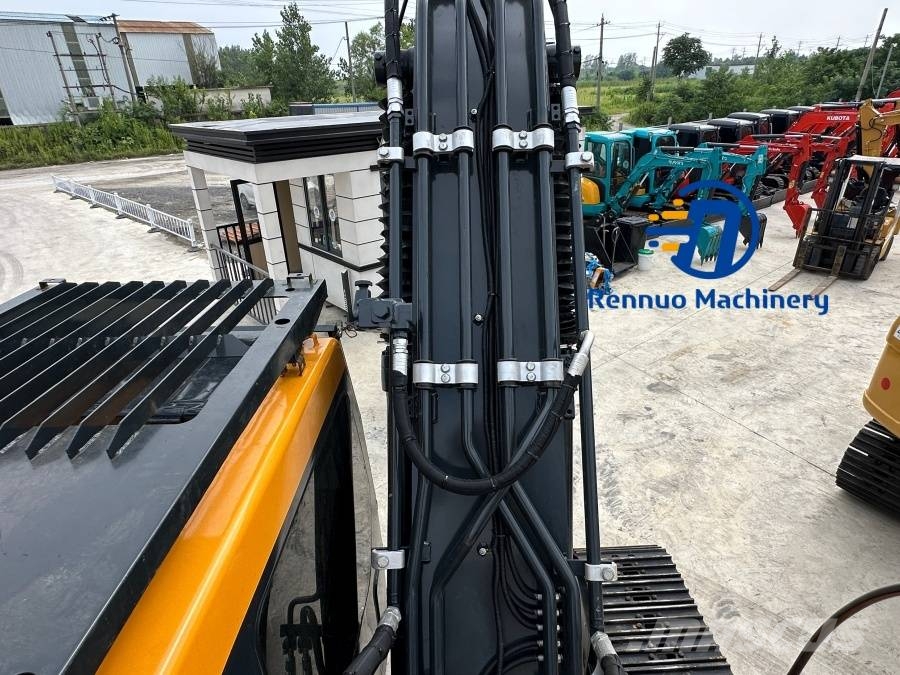 Hyundai HX 220 HD Kāpurķēžu ekskavatori