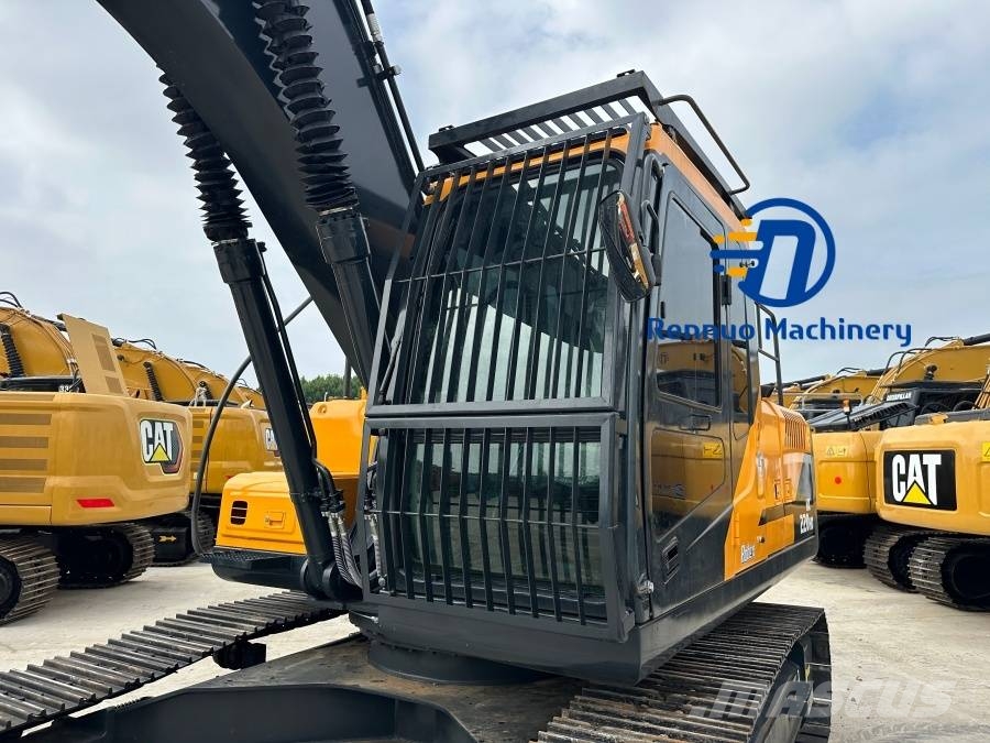 Hyundai HX 220 HD Kāpurķēžu ekskavatori