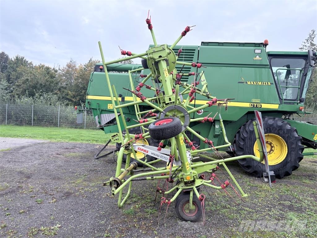CLAAS Volto 870 Граблі і сінозворушувачі