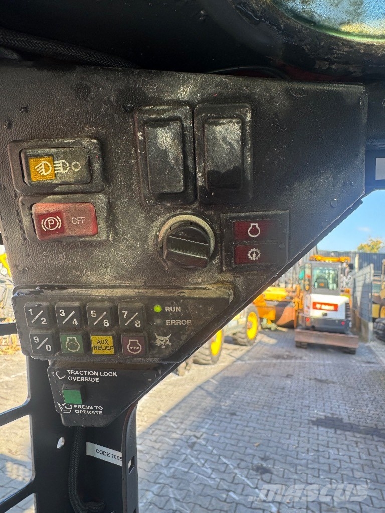 Bobcat S70 Skid steer mini nakladalci