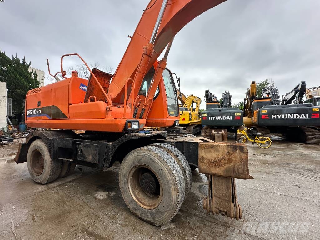 Doosan DH 210 W-7 Rare in‑stock Pelle sur pneus