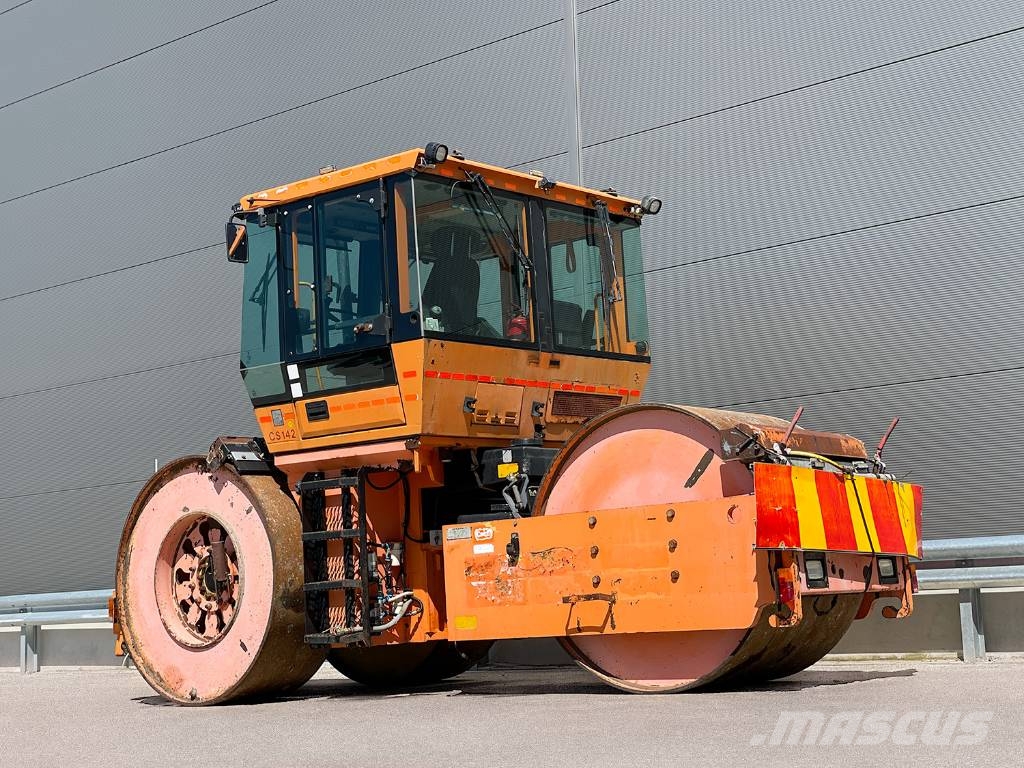 Dynapac CS142 مداحل ثنائية الاسطوانة