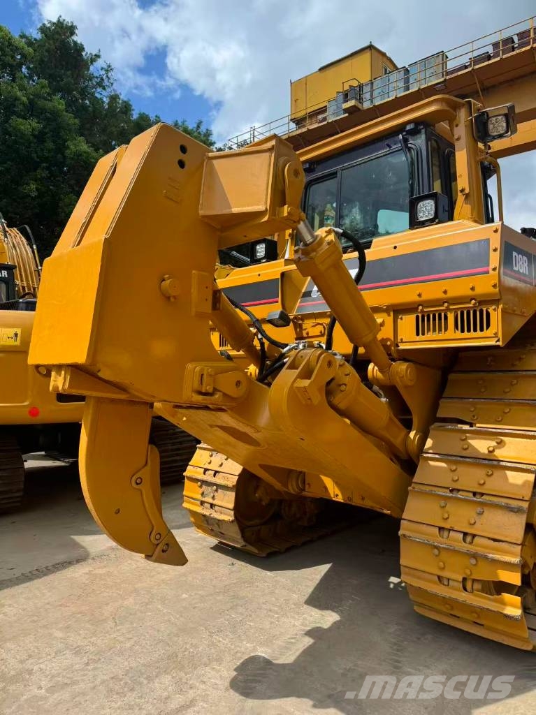 CAT D8R Kāpurķēžu buldozeri