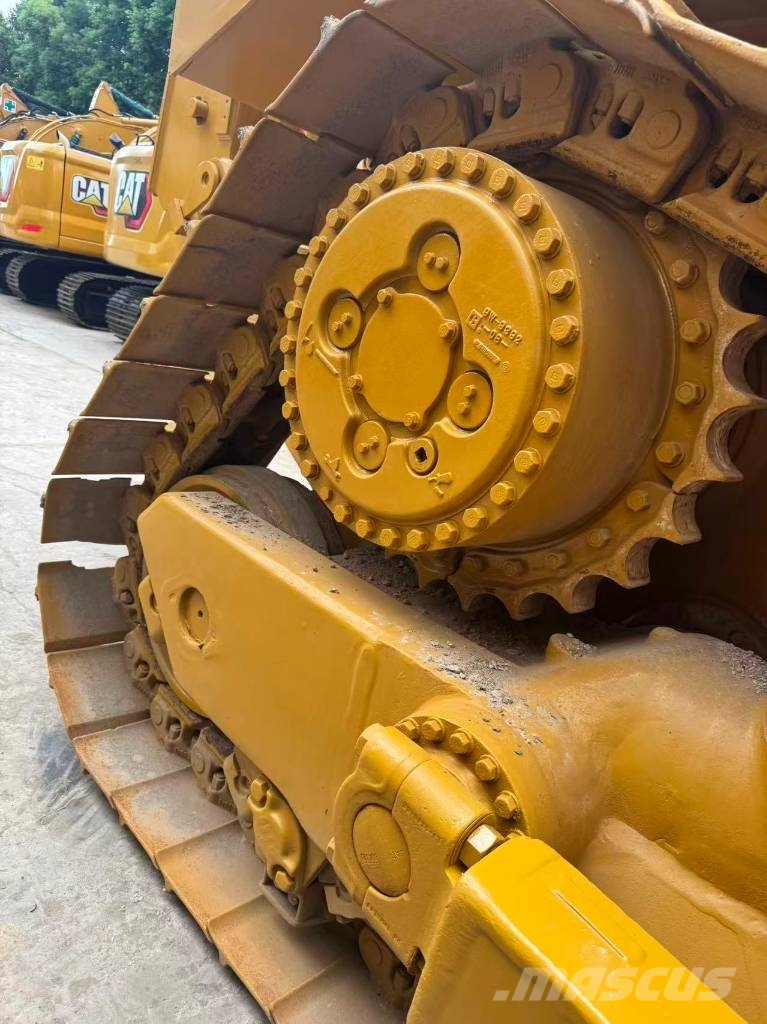 CAT D8R Kāpurķēžu buldozeri