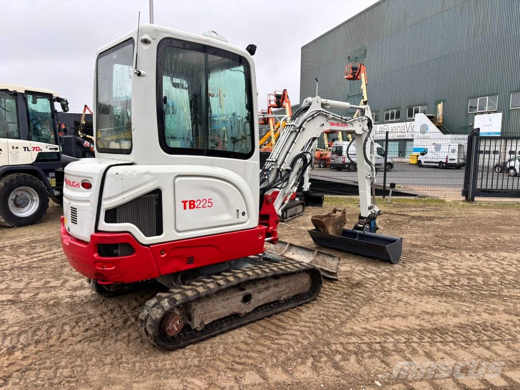 Takeuchi TB225 Minigraafmachines < 7t