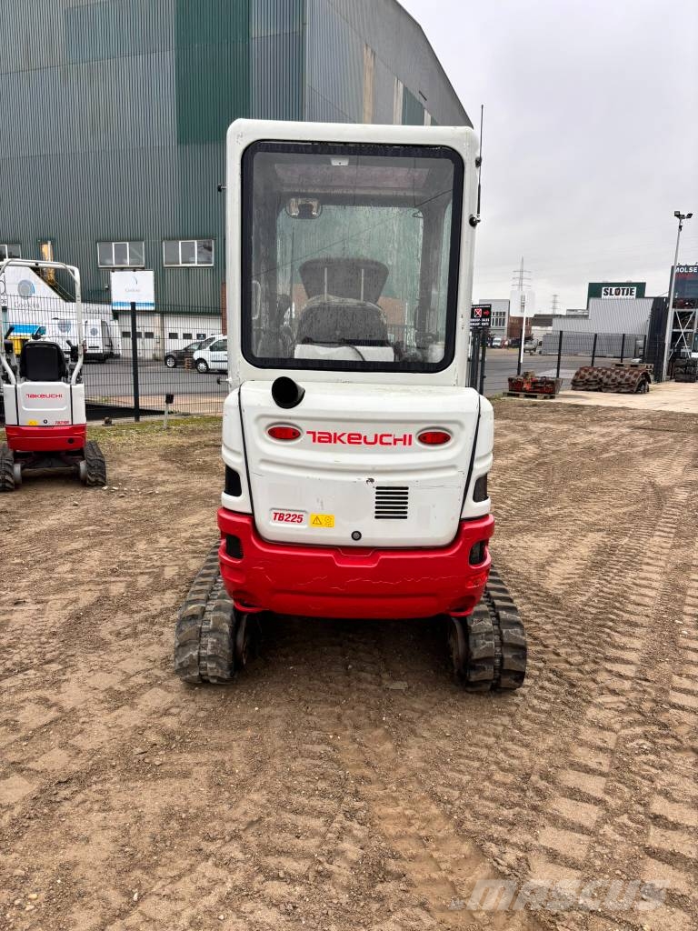 Takeuchi TB225 Minigraafmachines < 7t
