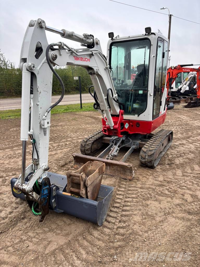 Takeuchi TB225 Minigraafmachines < 7t