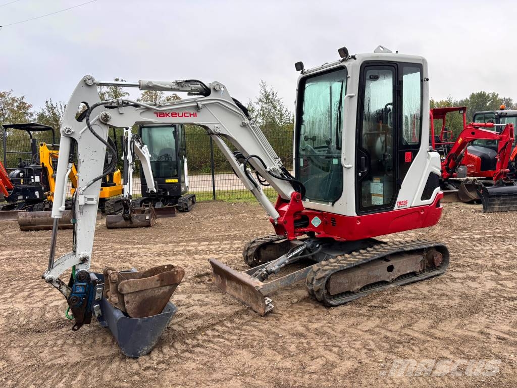 Takeuchi TB225 Minigraafmachines < 7t
