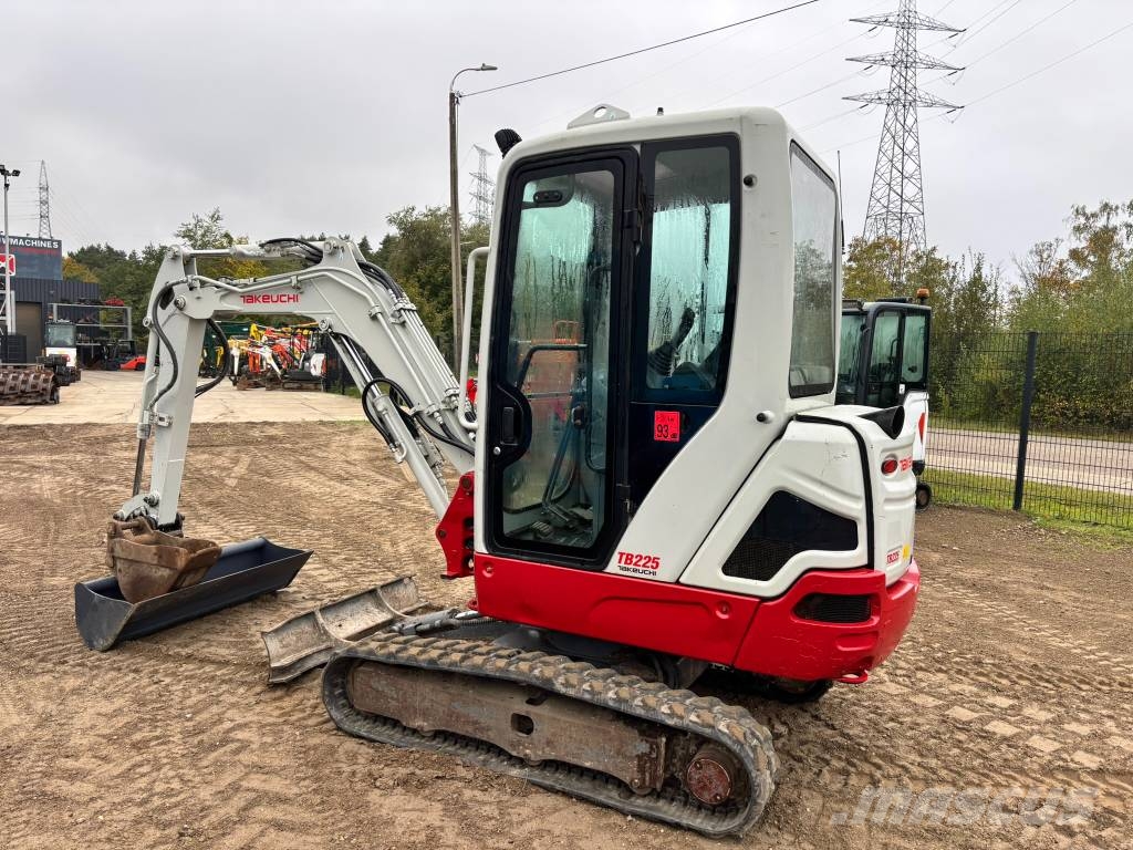 Takeuchi TB225 Minigraafmachines < 7t