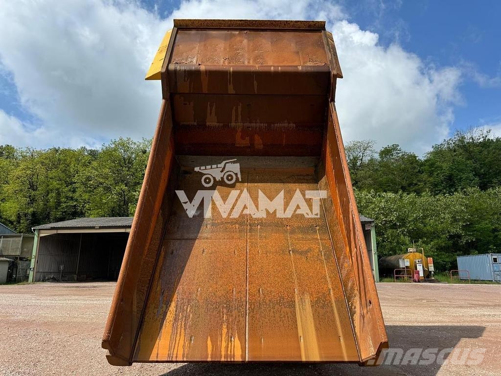 CAT 771D Rigid dump trucks