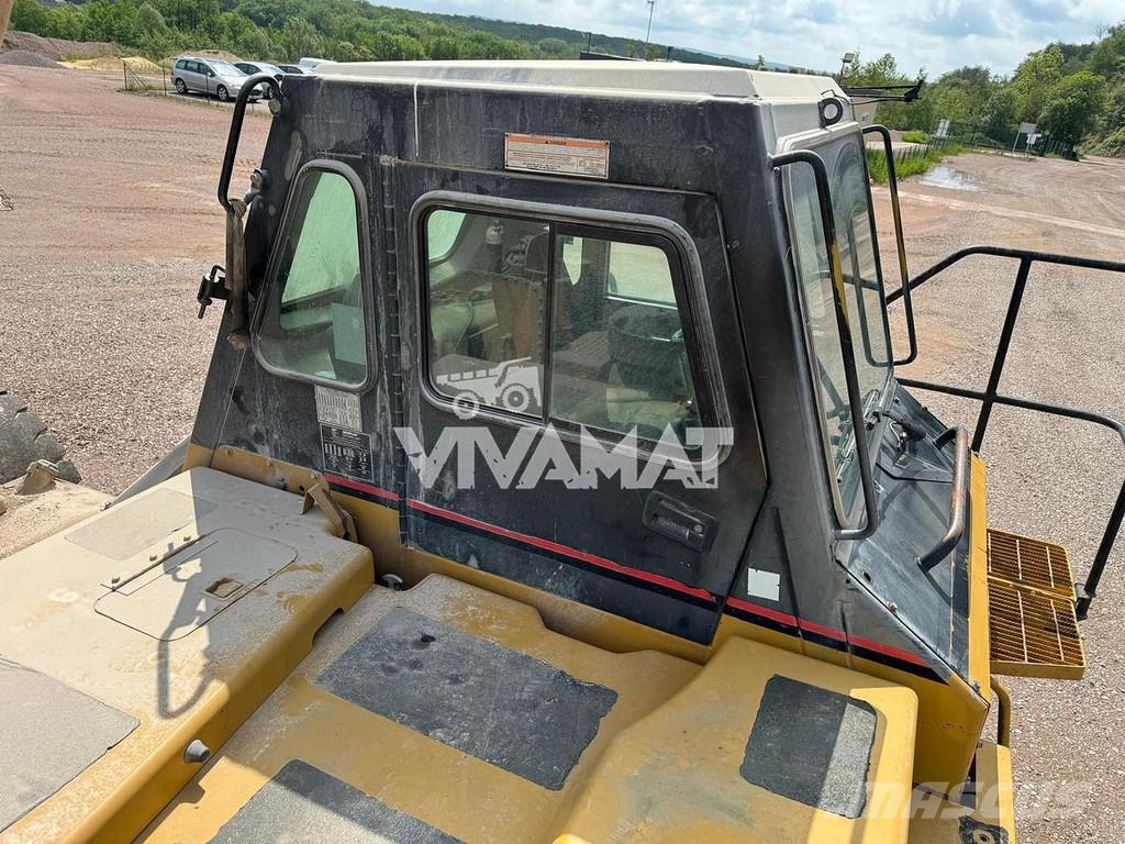 CAT 771D Rigid dump trucks