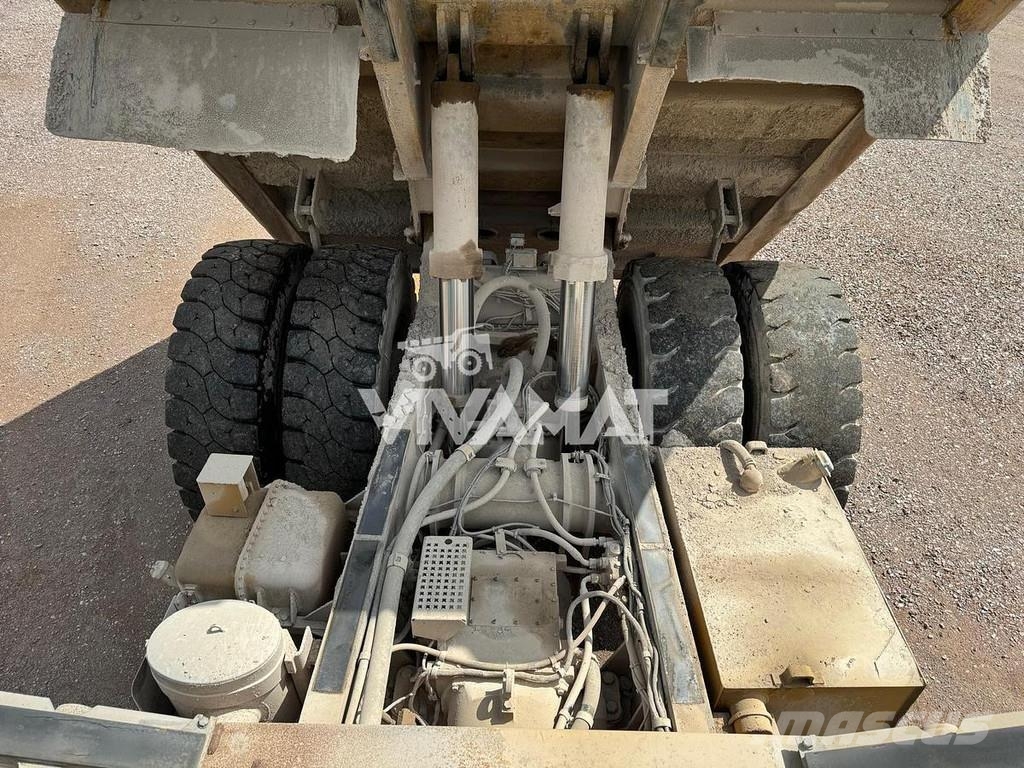CAT 771D Rigid dump trucks