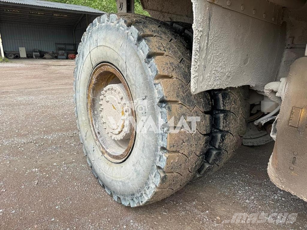 CAT 771D Rigid dump trucks