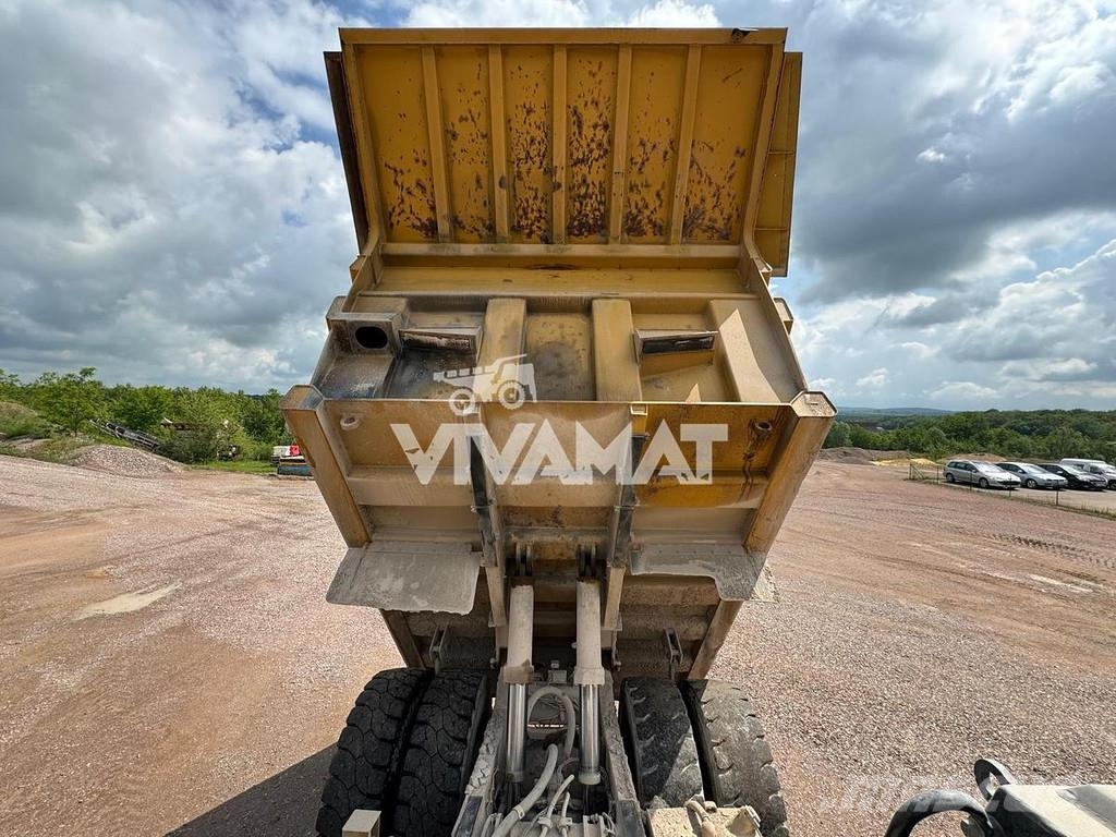 CAT 771D Rigid dump trucks