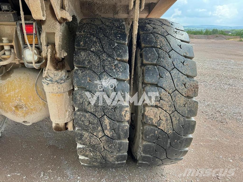 CAT 771D Rigid dump trucks