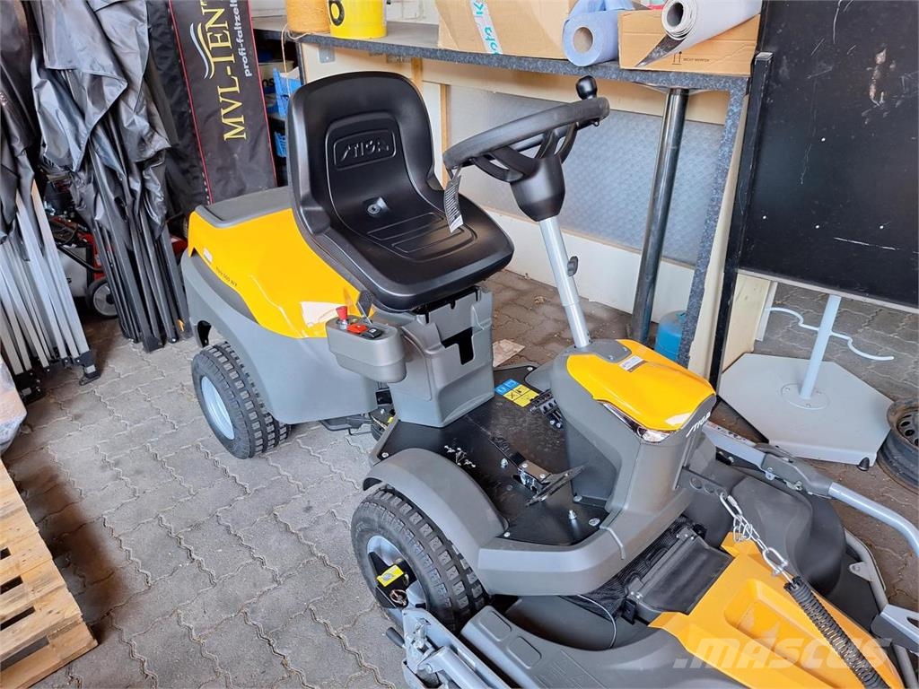 Stiga PARK 500 WX Seisten ajettavat leikkurit