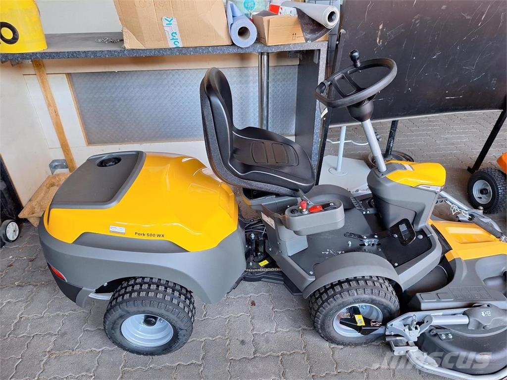 Stiga PARK 500 WX Seisten ajettavat leikkurit