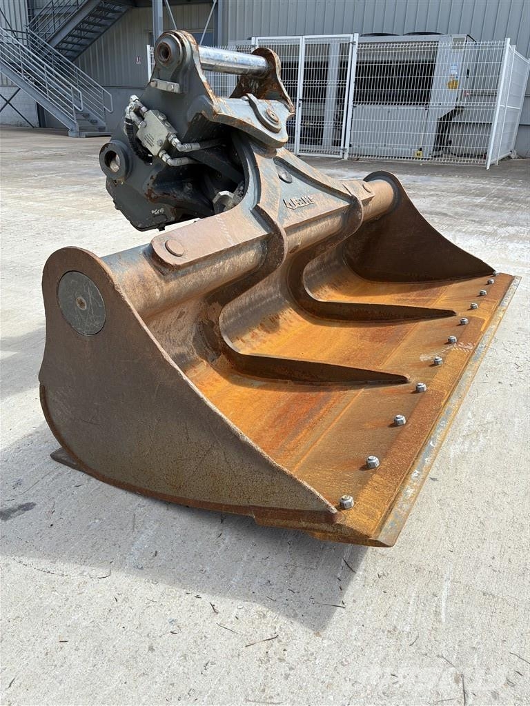Liebherr A 918 Compact Litronic Pelle sur pneus