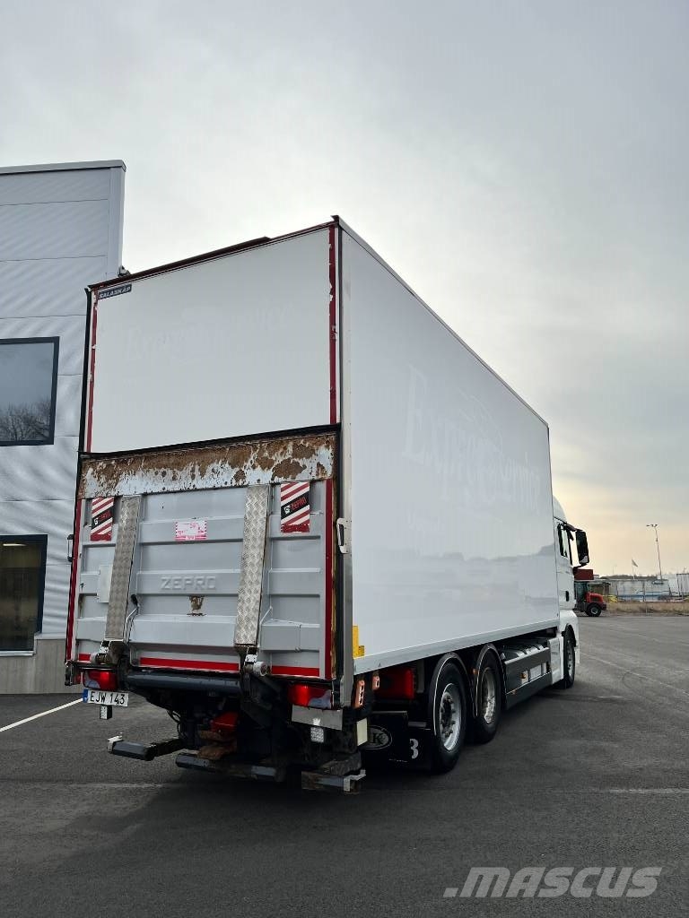 MAN TGX 26.480 6x2-2 LL Skåpbil Camion cassonati