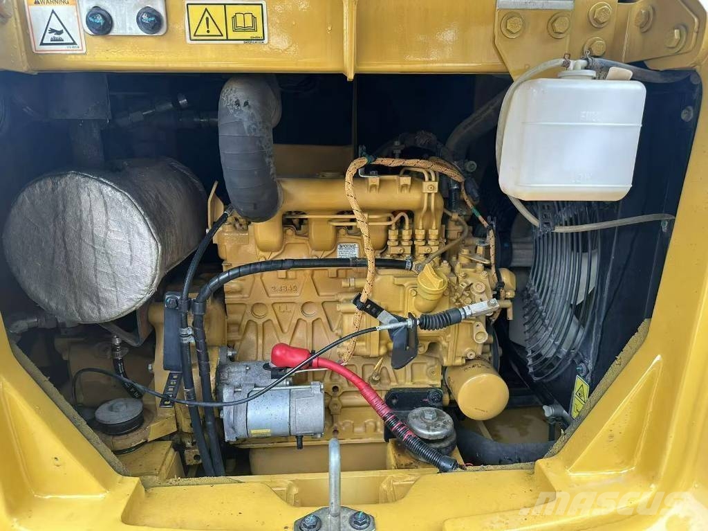 CAT 305.5E2 小型挖掘机