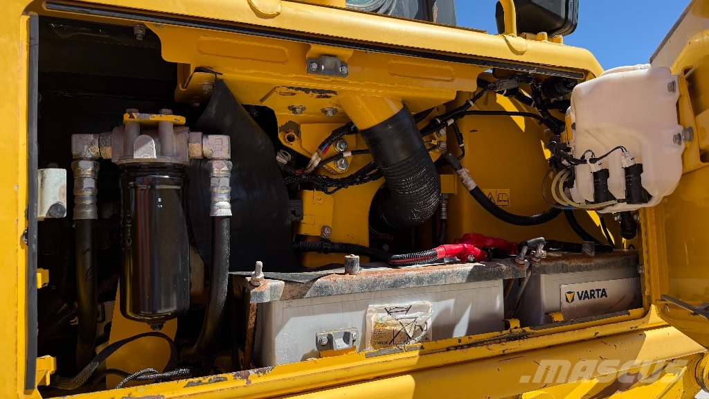 Komatsu D65WX-17 Dozers - Tratores rastos