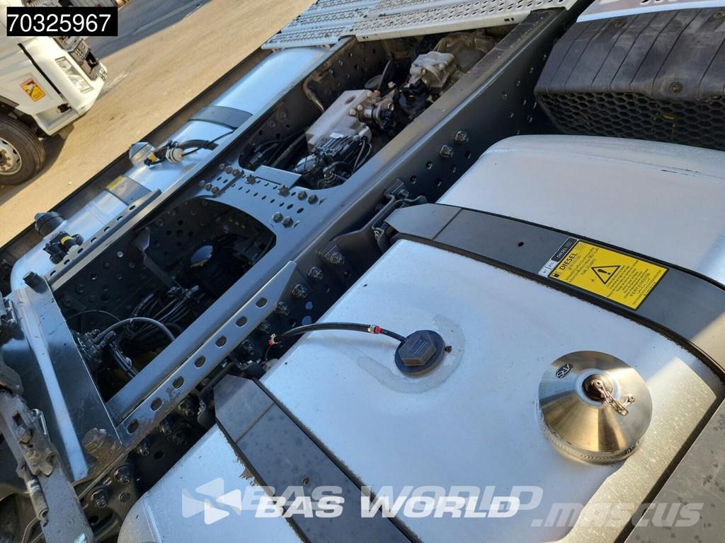 Mercedes-Benz Actros 1845 4X2 BigSpace Retarder 2x Tanks Standkl وحدات الجر