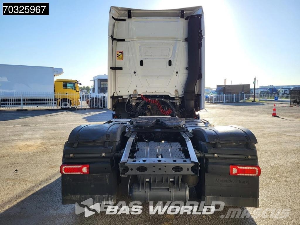 Mercedes-Benz Actros 1845 4X2 BigSpace Retarder 2x Tanks Standkl Sattelzugmaschinen