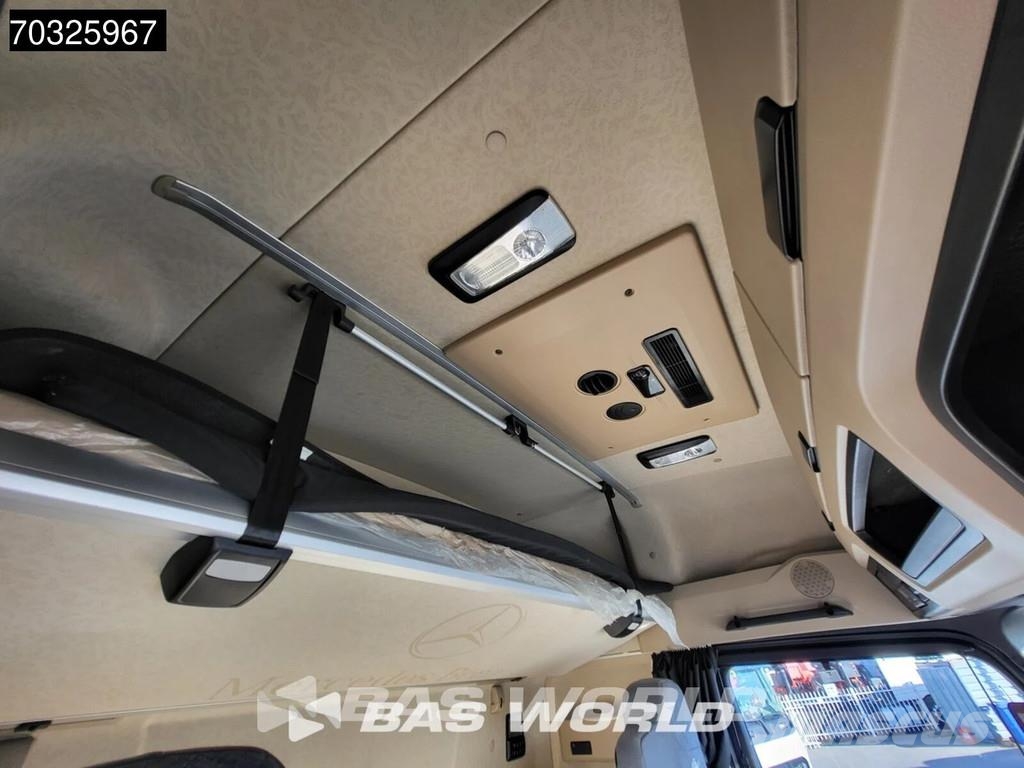 Mercedes-Benz Actros 1845 4X2 BigSpace Retarder 2x Tanks Standkl وحدات الجر