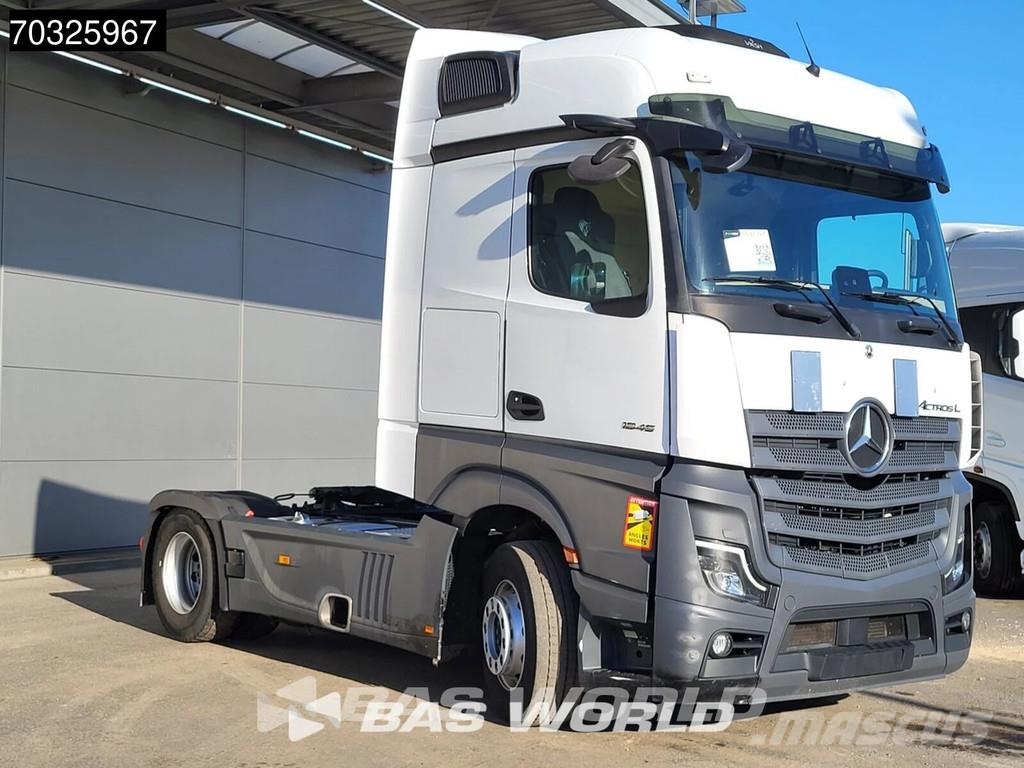 Mercedes-Benz Actros 1845 4X2 BigSpace Retarder 2x Tanks Standkl وحدات الجر