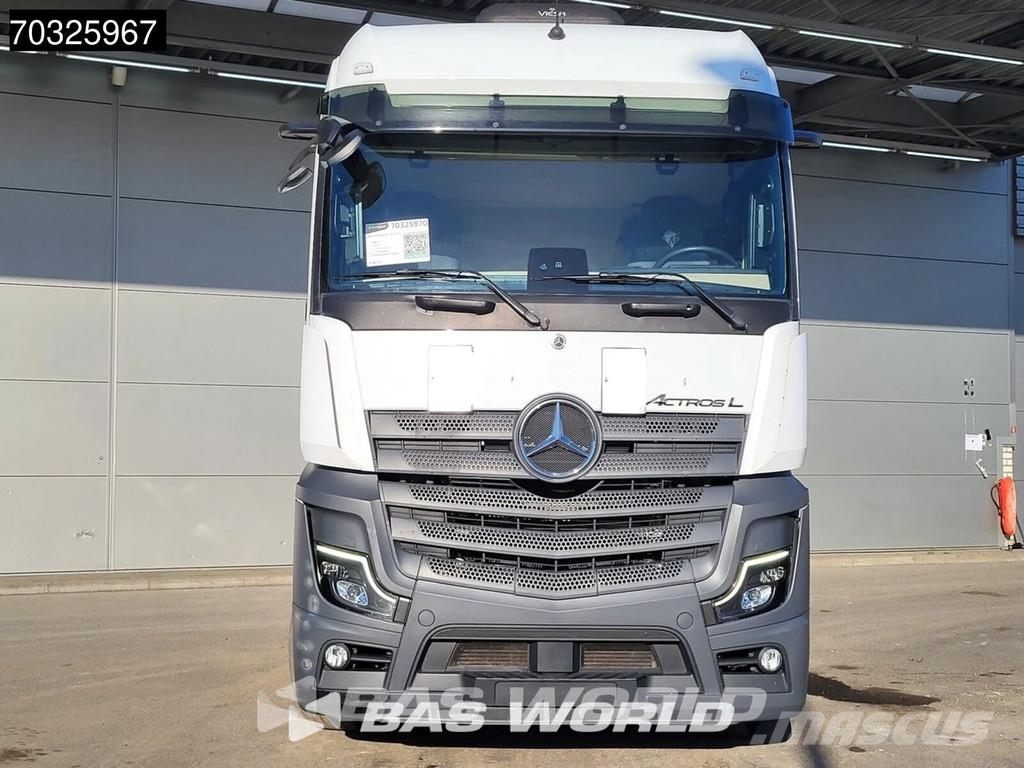 Mercedes-Benz Actros 1845 4X2 BigSpace Retarder 2x Tanks Standkl وحدات الجر